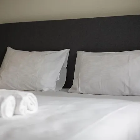 Apartment Downtown Deluxe With Queen Bed Be-55