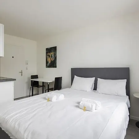דירה Downtown Deluxe With Queen Bed Be-55