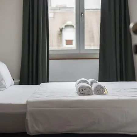 דירה Downtown Deluxe With Queen Bed Be-55