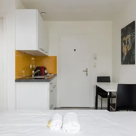 דירה Downtown Deluxe With Queen Bed Be-55