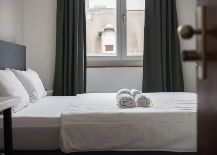 아파트 Downtown Deluxe With Queen Bed Be-55